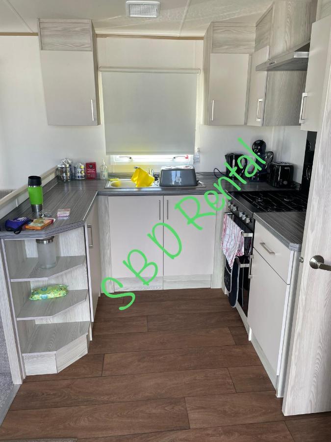 Summer Breeze Deluxe Caravan Rental Saint Osyth Экстерьер фото