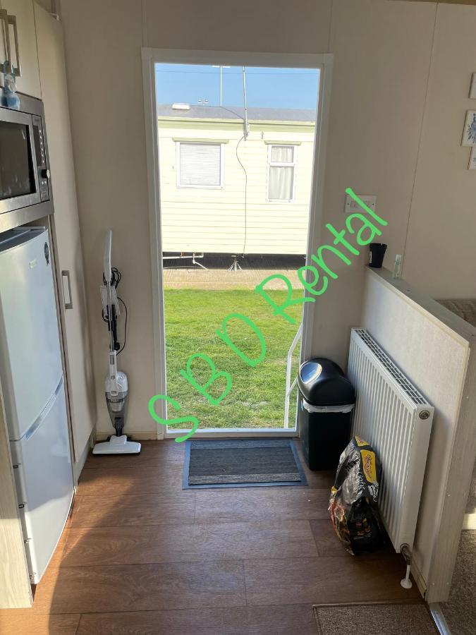 Summer Breeze Deluxe Caravan Rental Saint Osyth Экстерьер фото