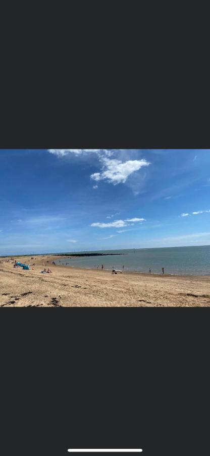 Summer Breeze Deluxe Caravan Rental Saint Osyth Экстерьер фото